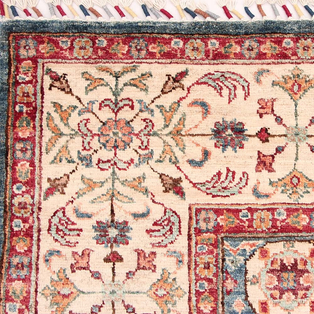 5' 6" X 8' Ivory Handmade Persian Rug MAMLUK